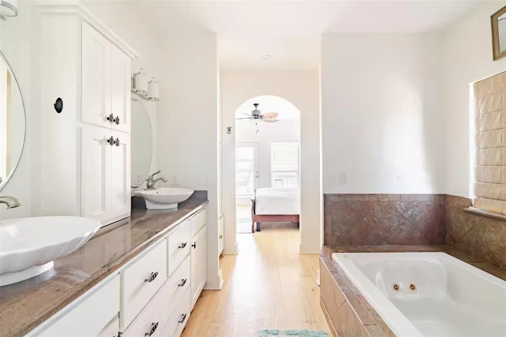 986 Dolly Street Gilchrist, TX 77617