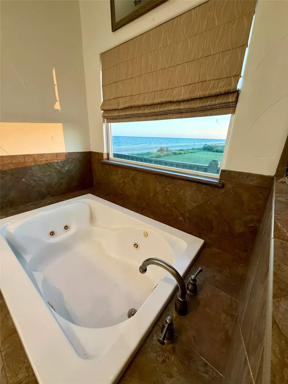 986 Dolly Street Gilchrist, TX 77617