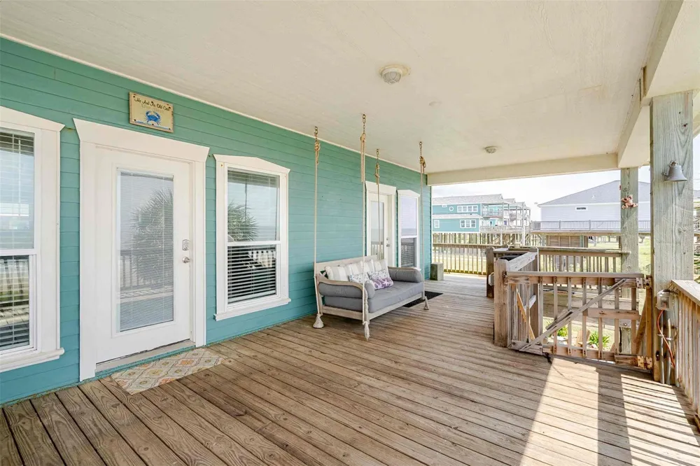 986 Dolly Street Gilchrist, TX 77617