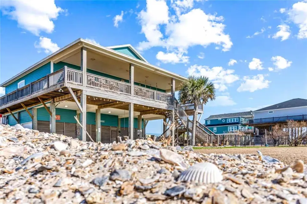 986 Dolly Street Gilchrist, TX 77617