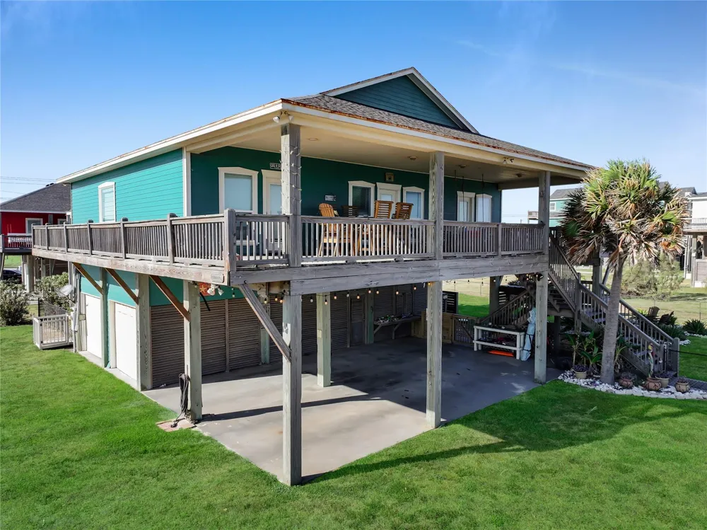 986 Dolly Street Gilchrist, TX 77617