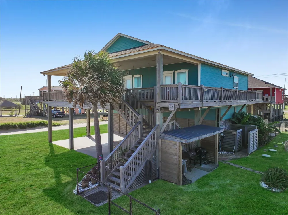 986 Dolly Street Gilchrist, TX 77617