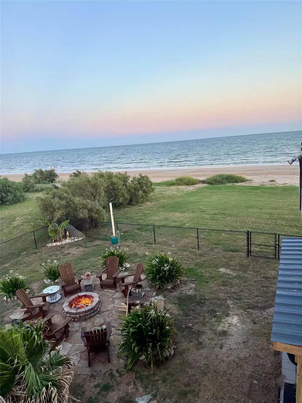 986 Dolly Street Gilchrist, TX 77617
