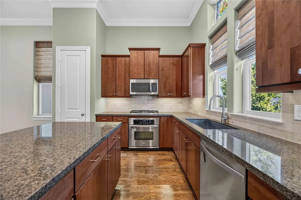 5723 Arabelle Lake Houston, TX 77007