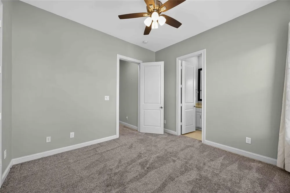 5723 Arabelle Lake Houston, TX 77007