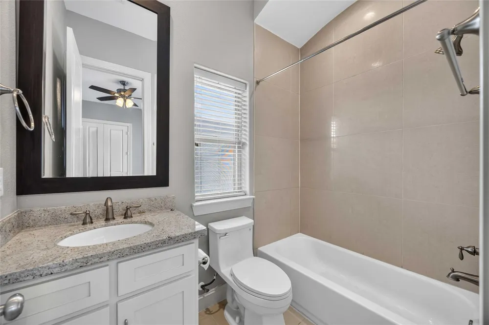 5723 Arabelle Lake Houston, TX 77007