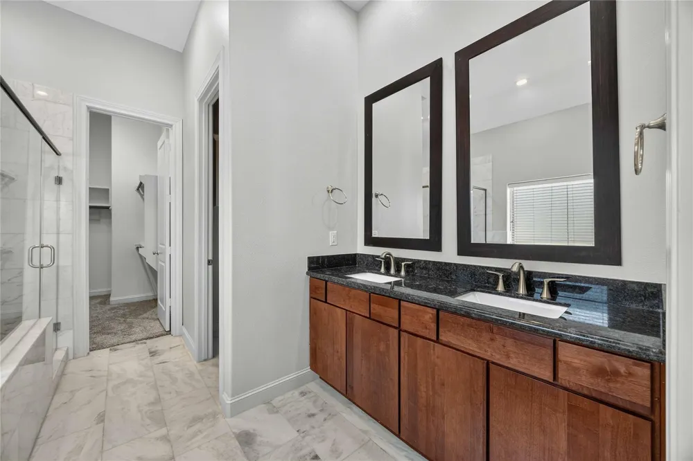 5723 Arabelle Lake Houston, TX 77007