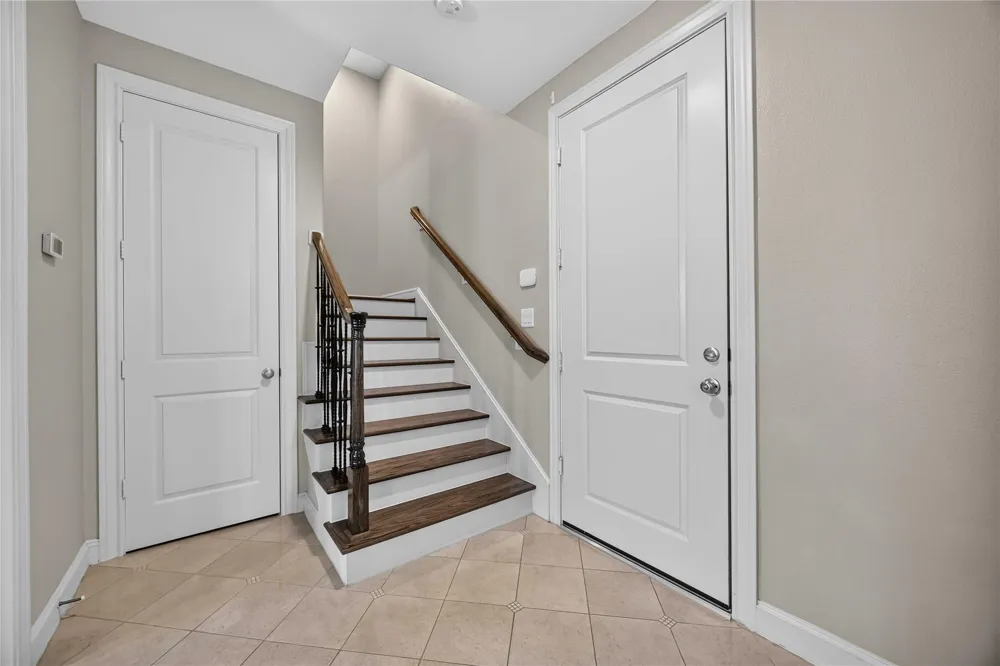 5723 Arabelle Lake Houston, TX 77007