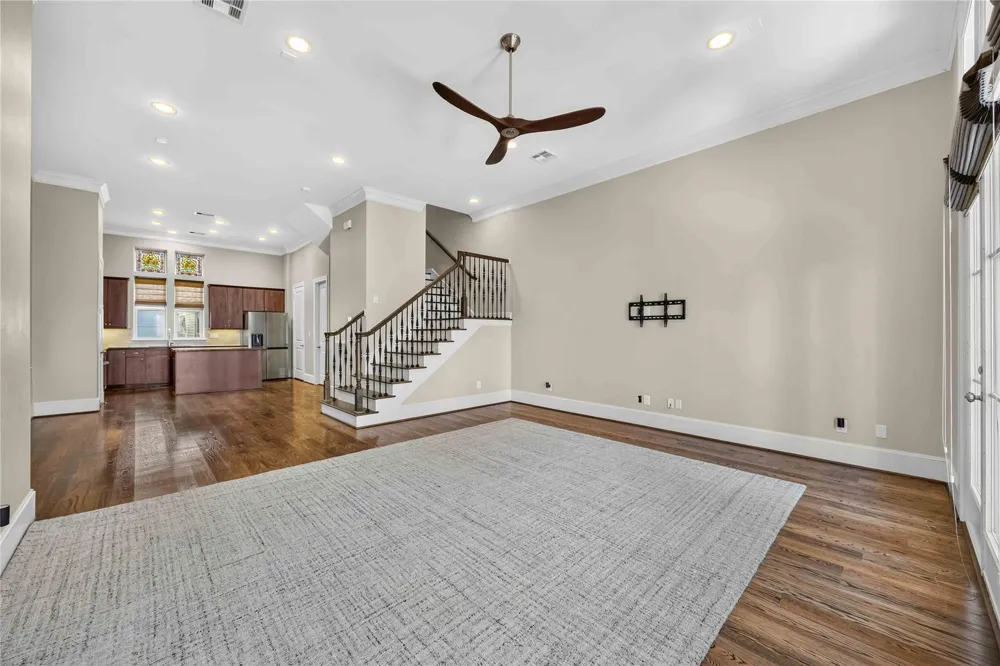 5723 Arabelle Lake Houston, TX 77007