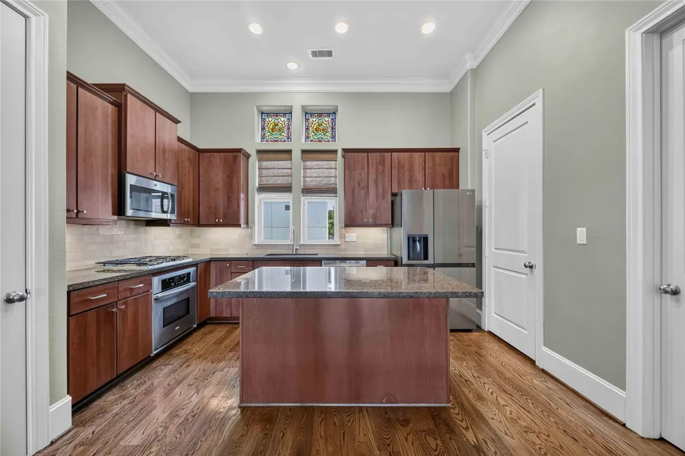 5723 Arabelle Lake Houston, TX 77007