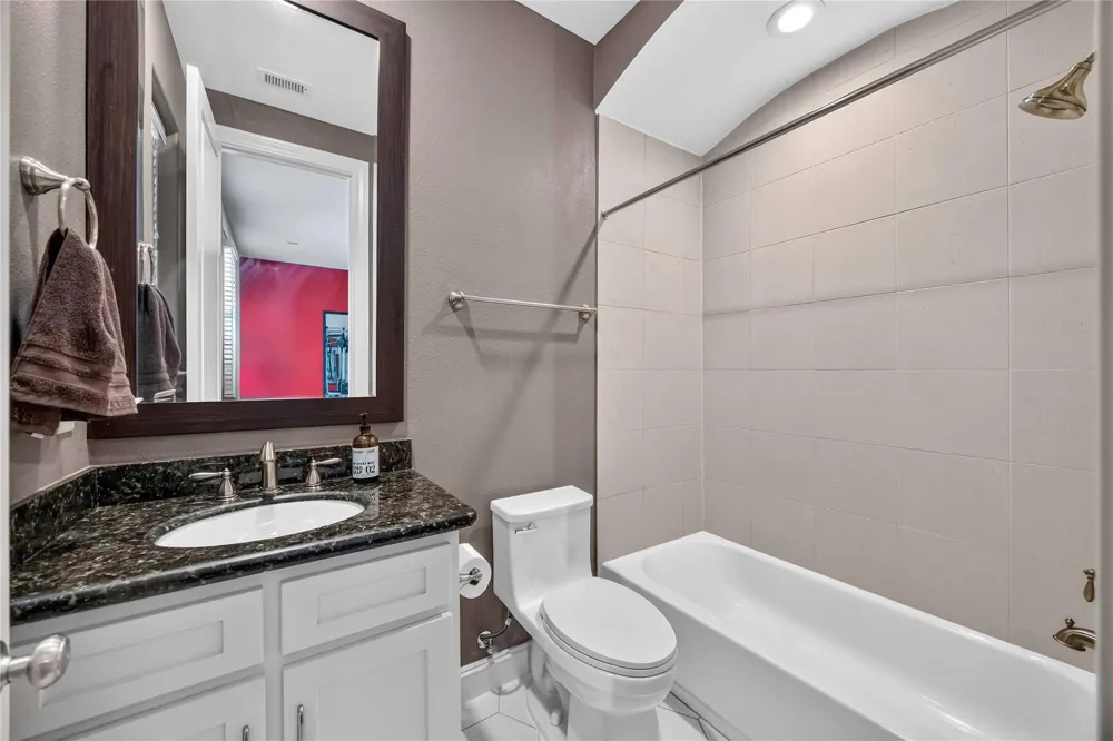 5723 Arabelle Lake Houston, TX 77007