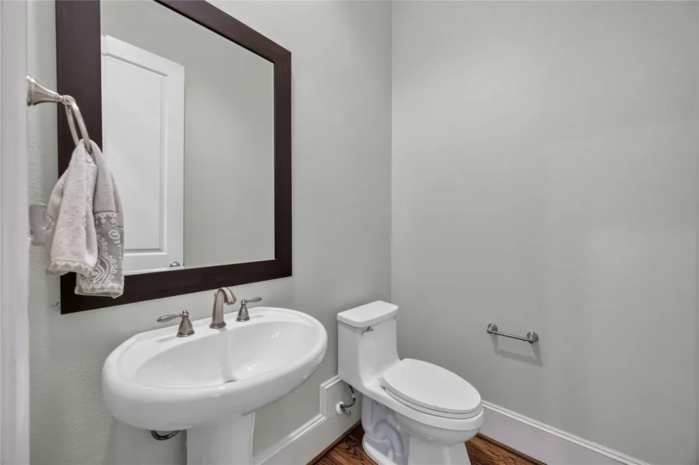 5723 Arabelle Lake Houston, TX 77007