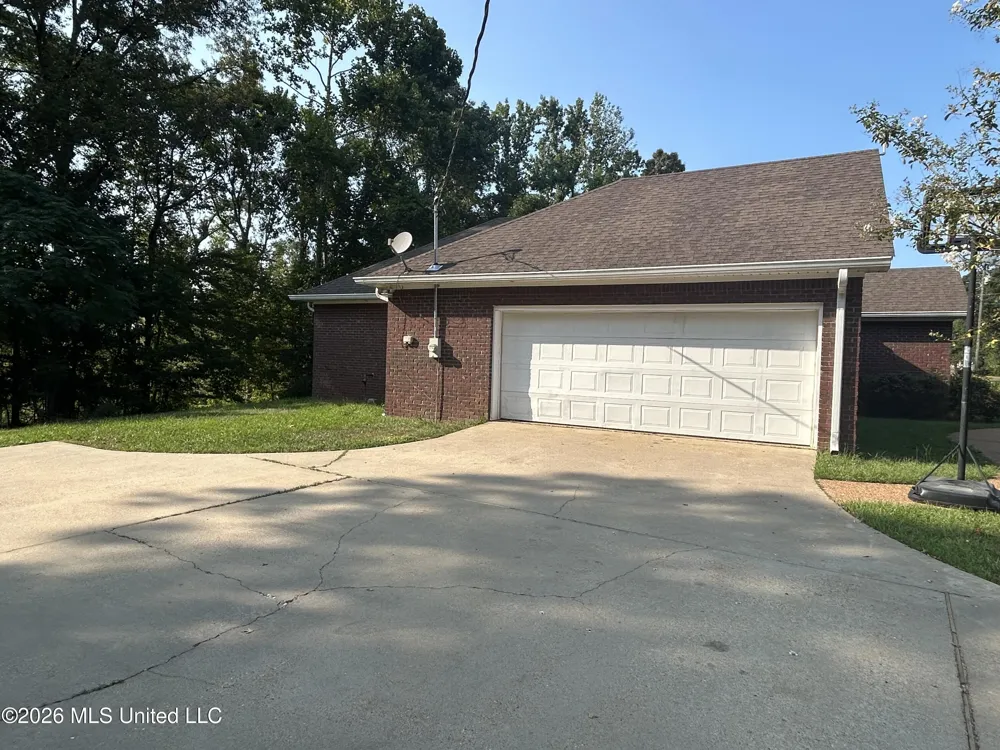 195 County Road 370 Greenwood, MS 38930