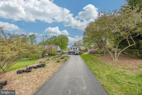 1739 MIDDLETOWN ROAD