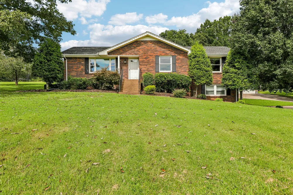 1205 Madison Creek Rd Goodlettsville, TN 37072