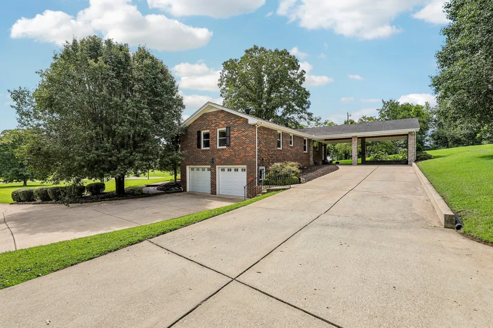 1205 Madison Creek Rd Goodlettsville, TN 37072