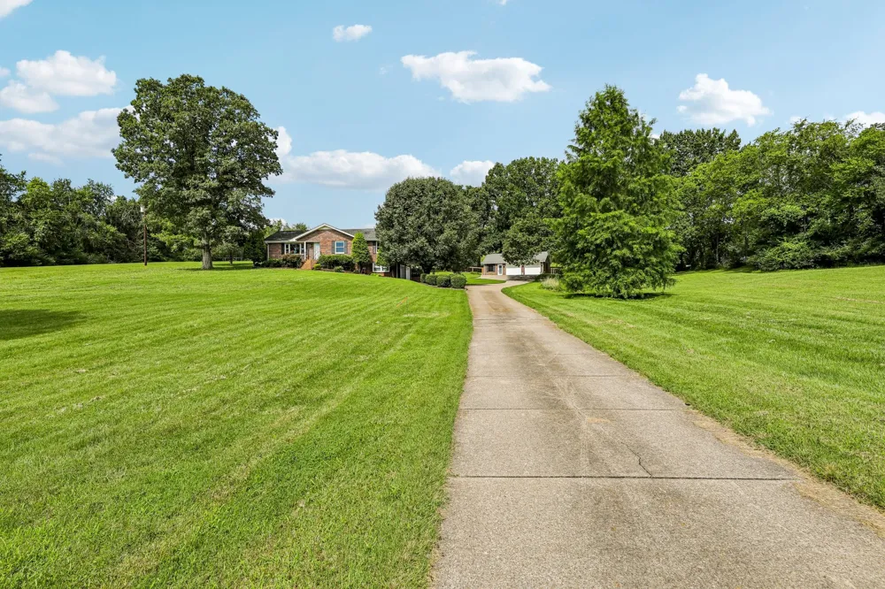1205 Madison Creek Rd Goodlettsville, TN 37072
