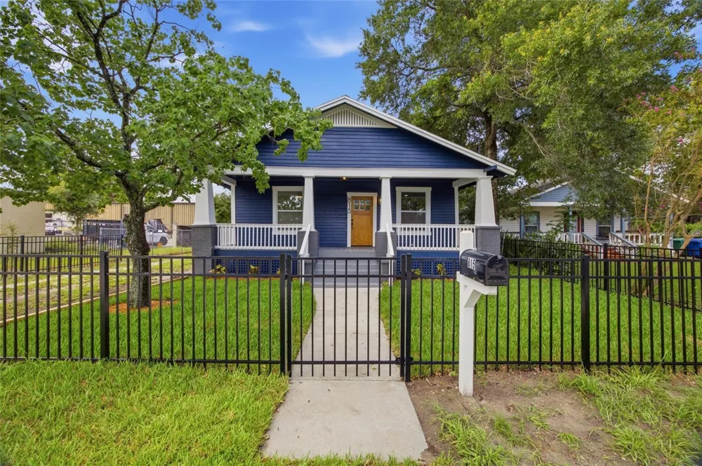 815 E FRIERSON AVENUE Tampa, FL 33603