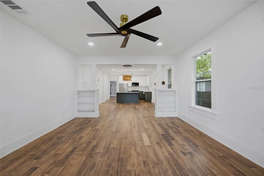 815 E FRIERSON AVENUE Tampa, FL 33603
