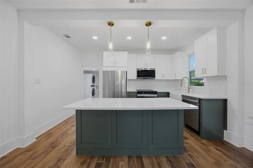 815 E FRIERSON AVENUE Tampa, FL 33603