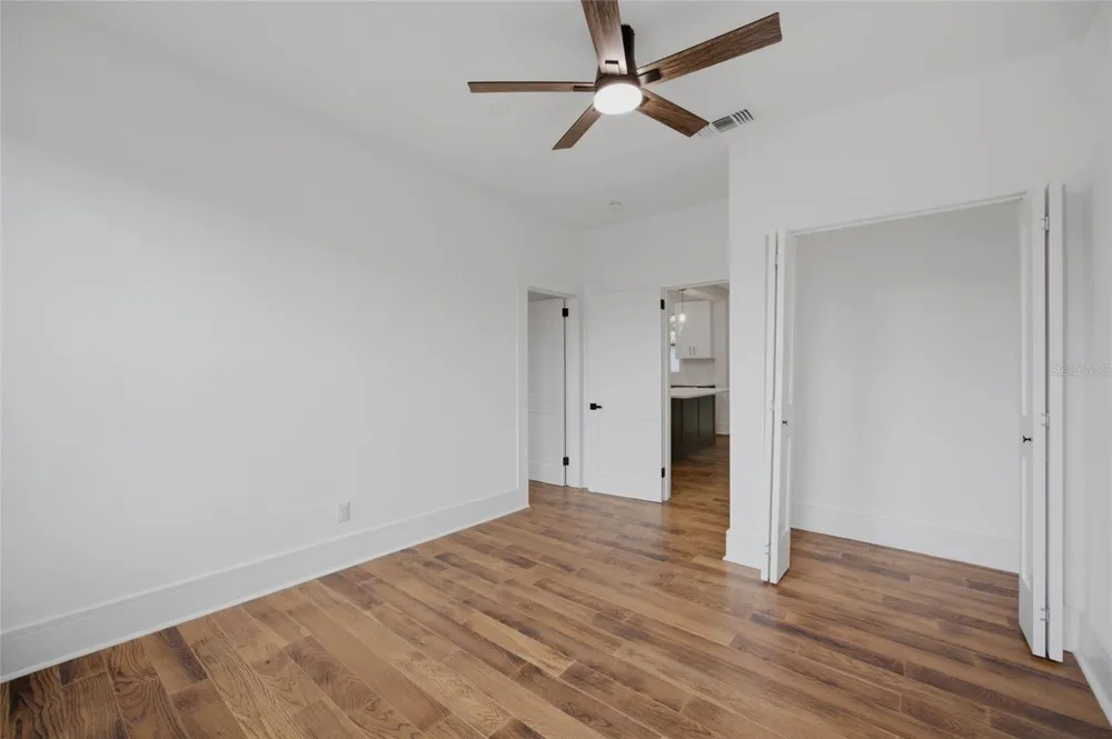 815 E FRIERSON AVENUE Tampa, FL 33603
