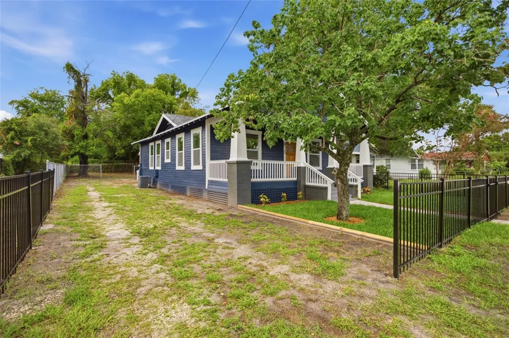 815 E FRIERSON AVENUE Tampa, FL 33603