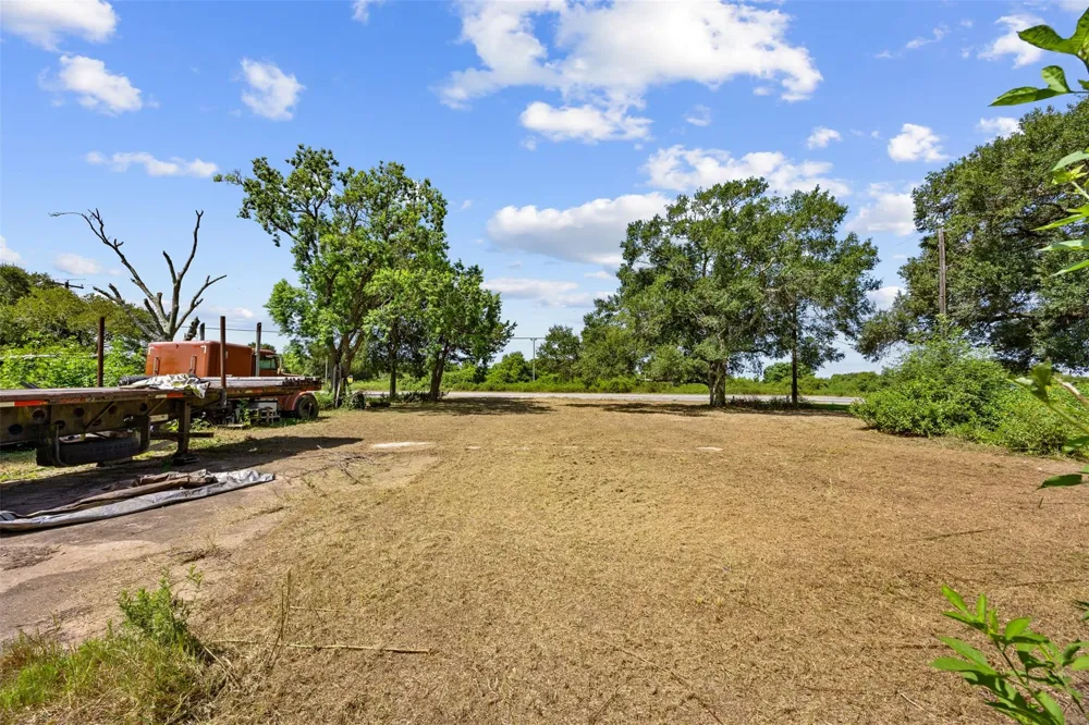 3345 Fm 102 Eagle Lake, TX 77434