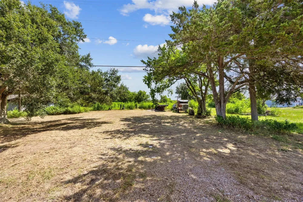3345 Fm 102 Eagle Lake, TX 77434