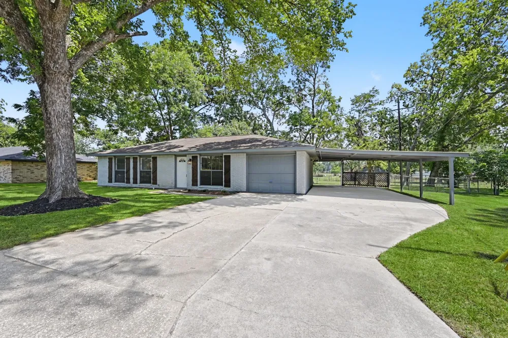 11 Hardy Hollow Drive New Waverly, TX 77358