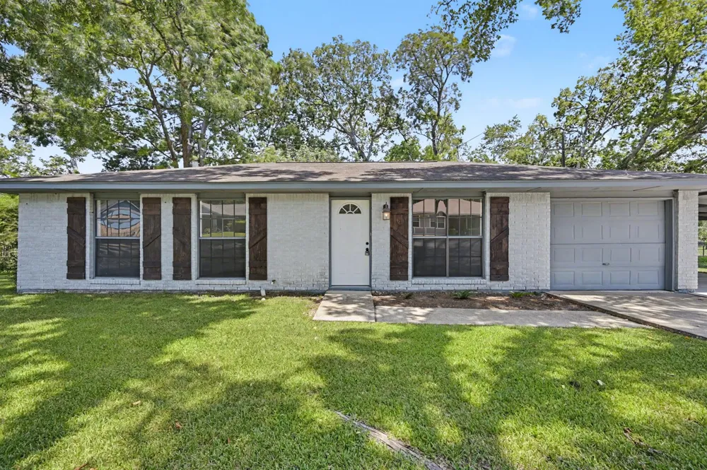 11 Hardy Hollow Drive New Waverly, TX 77358
