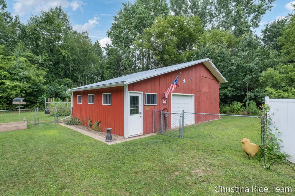 10226 SW Greenville Road Greenville, MI 48838