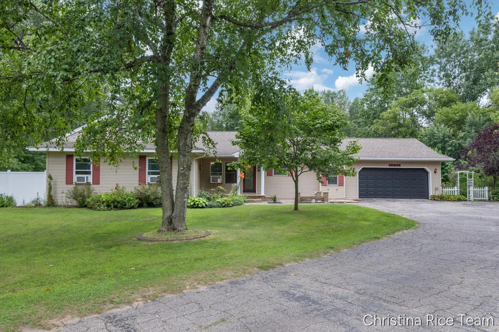 10226 SW Greenville Road Greenville, MI 48838