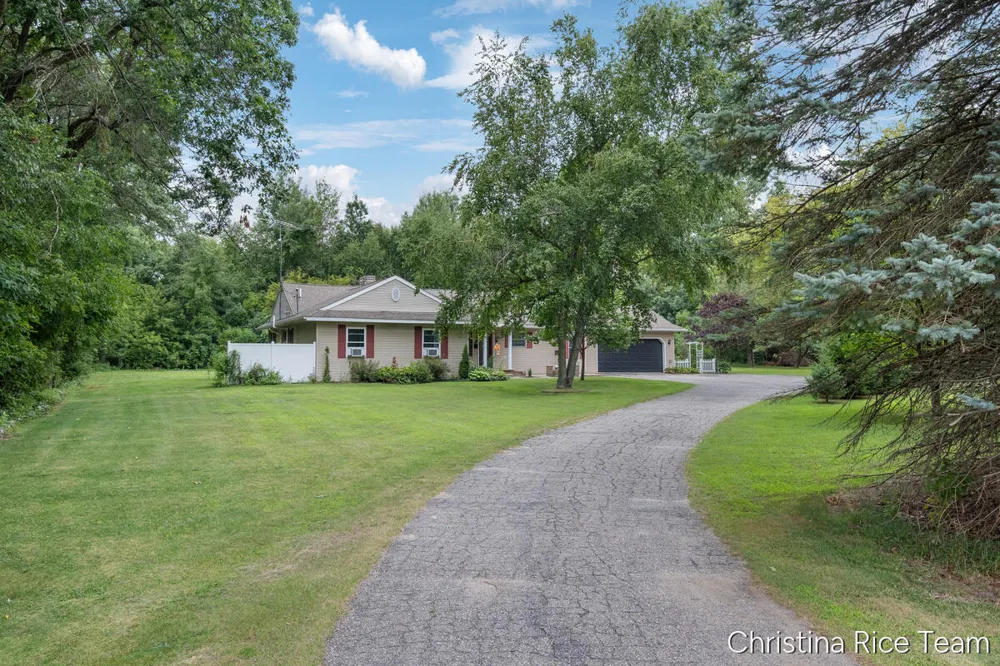 10226 SW Greenville Road Greenville, MI 48838