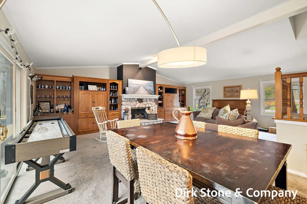 18569 Pawnee Drive Spring Lake, MI 49456