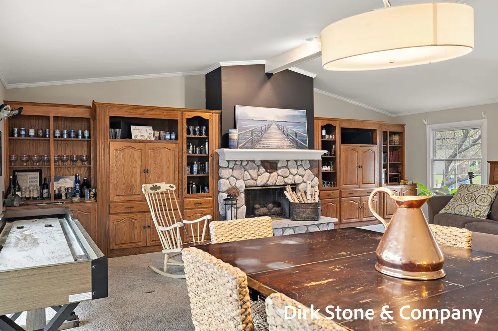 18569 Pawnee Drive Spring Lake, MI 49456