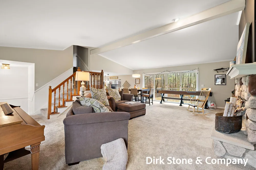 18569 Pawnee Drive Spring Lake, MI 49456