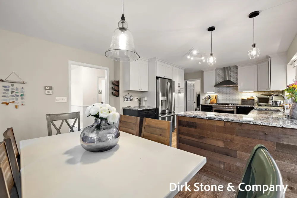 18569 Pawnee Drive Spring Lake, MI 49456