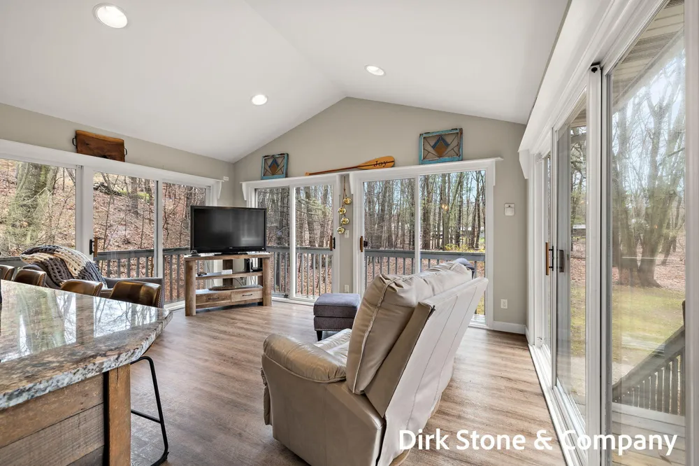 18569 Pawnee Drive Spring Lake, MI 49456