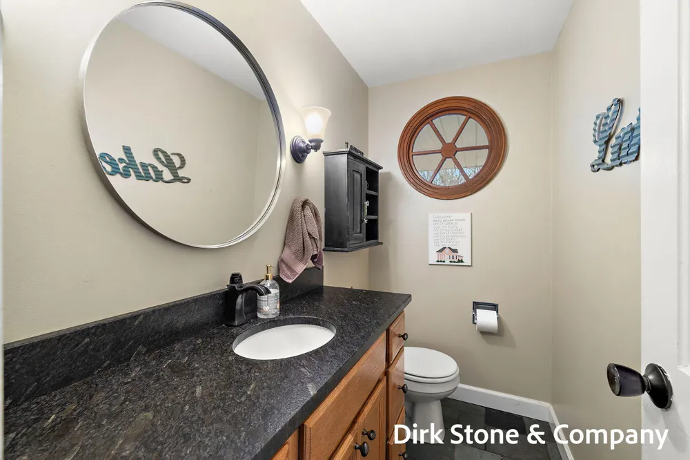 18569 Pawnee Drive Spring Lake, MI 49456