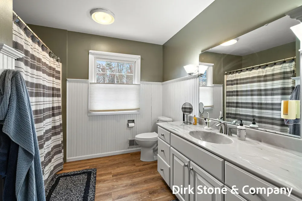 18569 Pawnee Drive Spring Lake, MI 49456