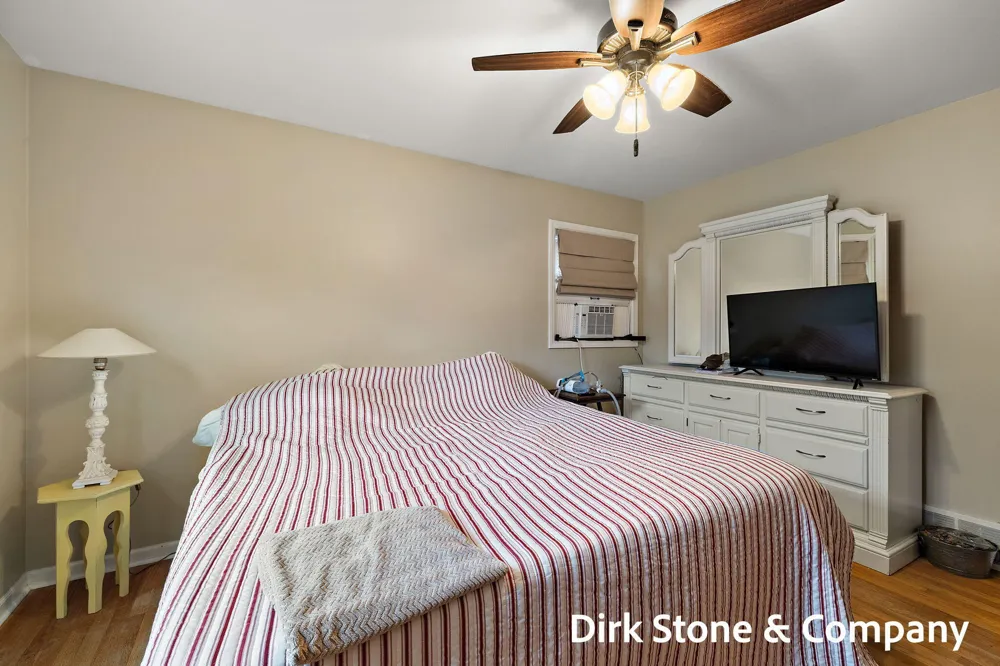 18569 Pawnee Drive Spring Lake, MI 49456