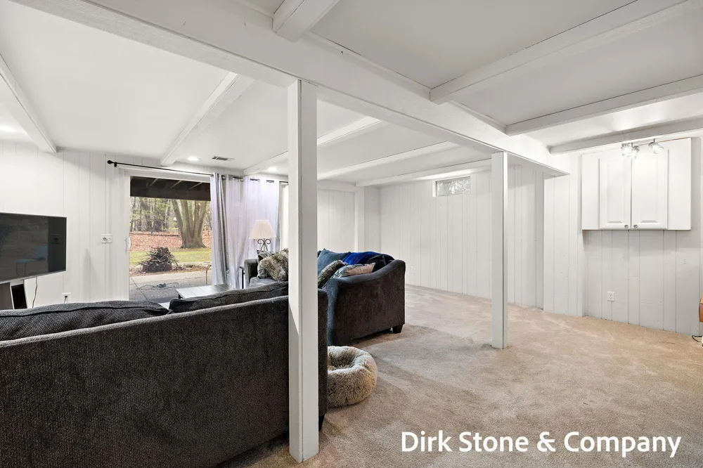 18569 Pawnee Drive Spring Lake, MI 49456