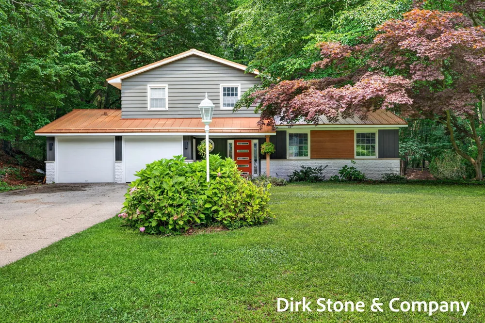 18569 Pawnee Drive Spring Lake, MI 49456