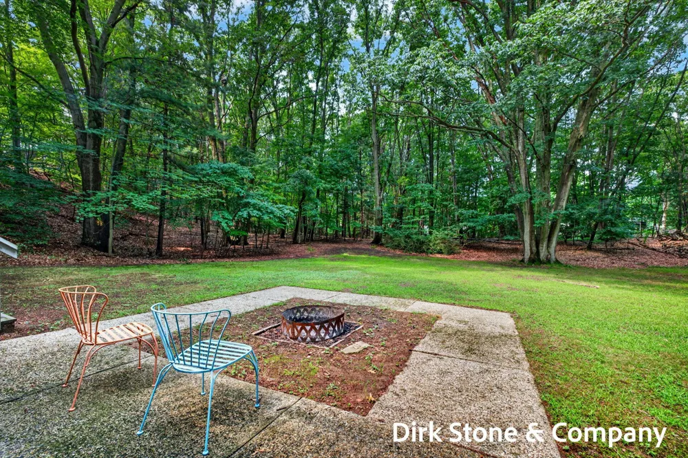 18569 Pawnee Drive Spring Lake, MI 49456
