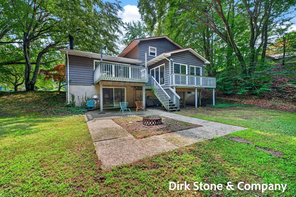 18569 Pawnee Drive Spring Lake, MI 49456