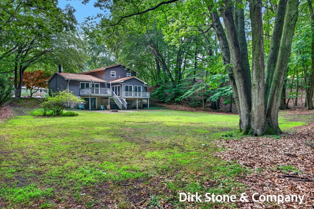 18569 Pawnee Drive Spring Lake, MI 49456