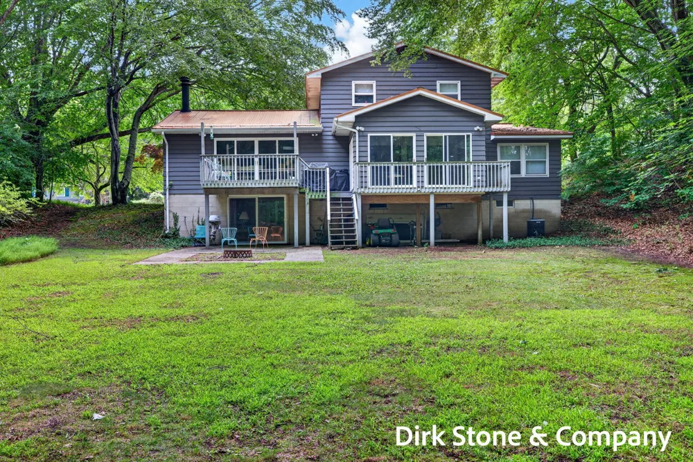 18569 Pawnee Drive Spring Lake, MI 49456