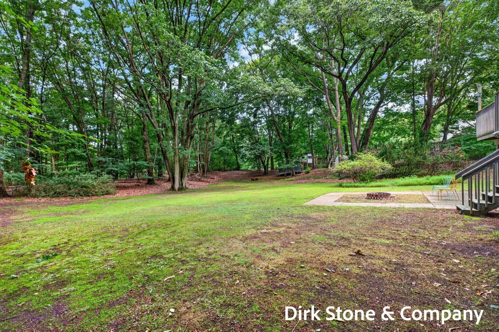 18569 Pawnee Drive Spring Lake, MI 49456