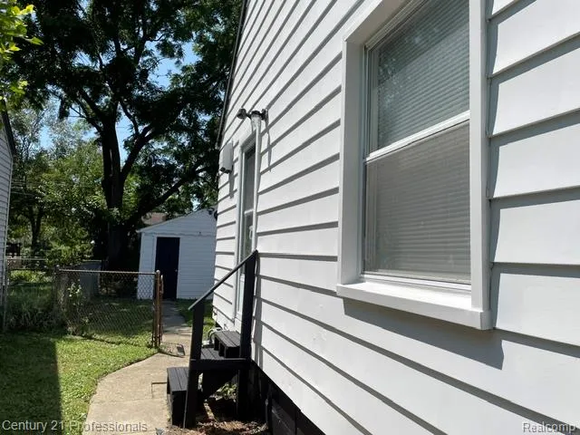881 Garfield Avenue Lincoln Park City, MI 48146