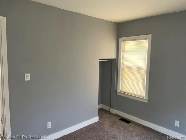 881 Garfield Avenue Lincoln Park City, MI 48146